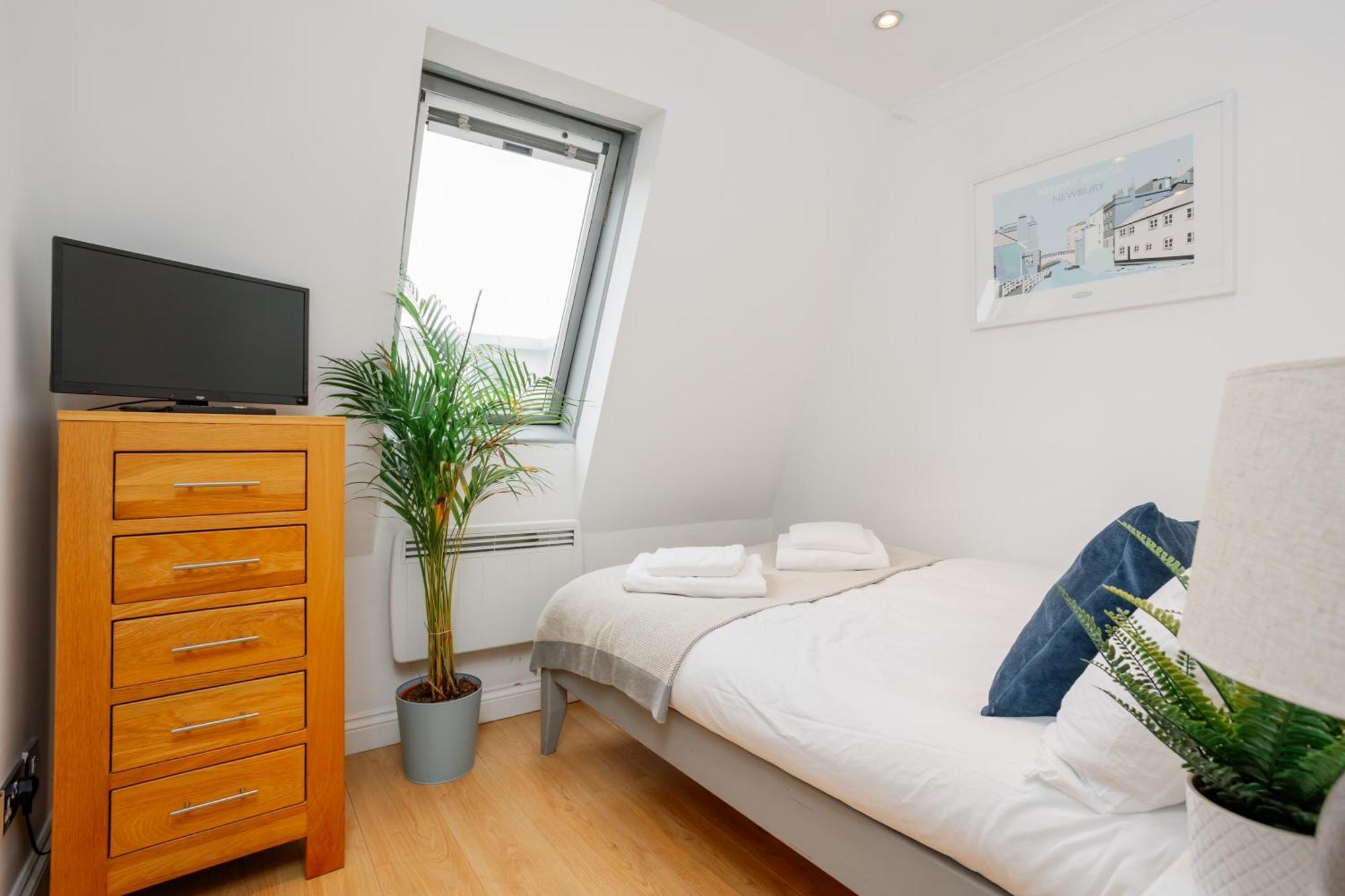 Starhost Residences - Central 3 Bed Apartment At Regents Court, Newbury Newbury  Exterior photo
